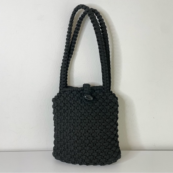 Vintage 90s/Y2K black macramé crochet purse with wooden bead closure - Picture 6 of 17